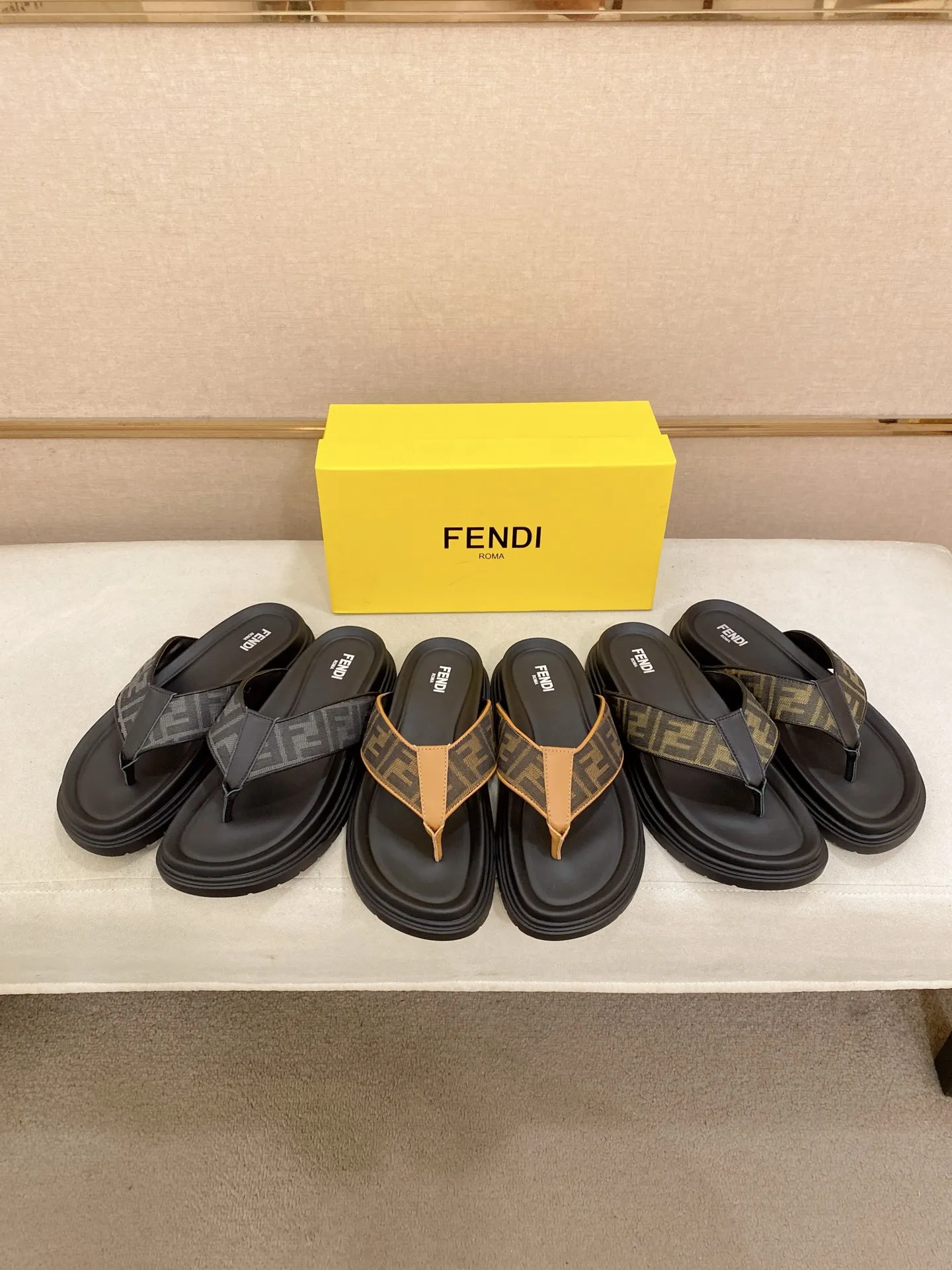Factory price: 320💰 [Fendi Slippers] High-end brand of men's shoes, official website 1:1 latest masterpiece: original mold customization, the fabric is made of imported original materials, upgraded outsole, lighter and non-slip. The market's top quality, simple yet tasteful, a must-have for fashionistas, fashionable at your feet, full of confidence, the same style at the counter 👍The season of summer slippers is here. Code: 38-44 (45 is custom-made and cannot be returned or exchanged)